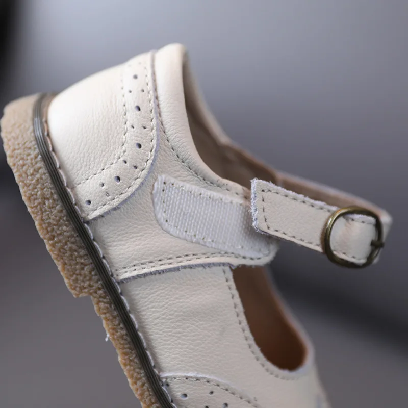 13.5-18cm Brand Girls Children's Flat,Retro Brogue Genuine Leather Shoes,Solid Hollow Princess Little Girls Shoes 7 and 8 years 
13.5-18cm Brand Girls Children's Flat,Retro Brogue Genuine Leather Shoes,Solid Hollow Princess Little Girls Shoes 7 and 8 years