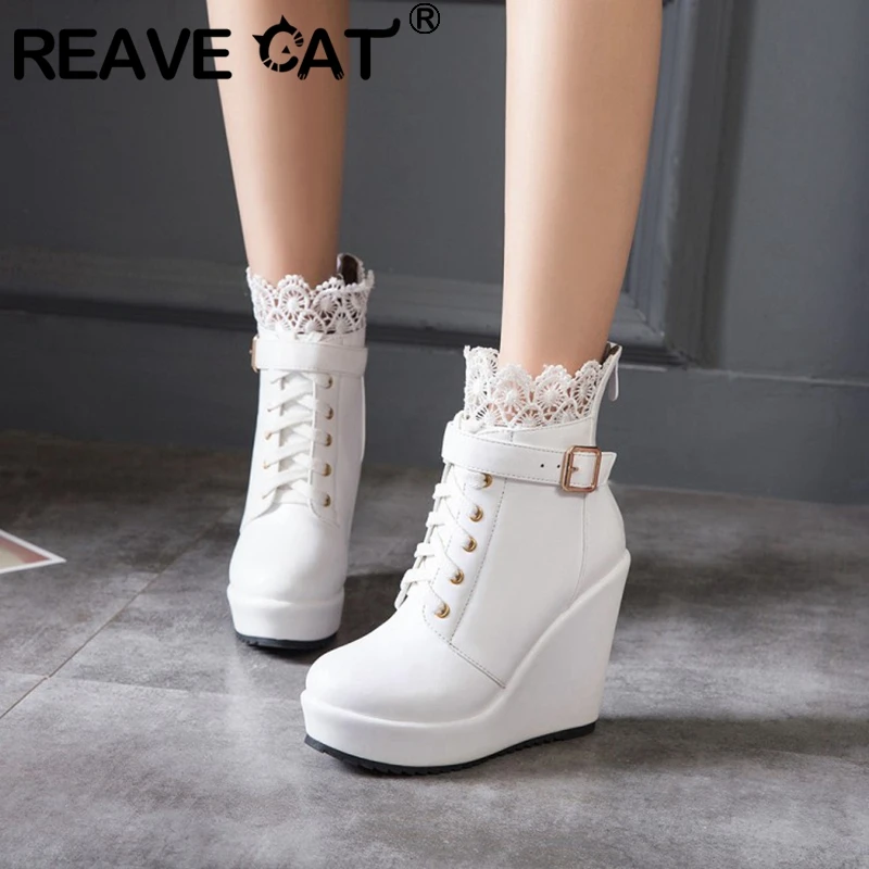 Женские ботильоны на танкетке 11,5 см REAVE CAT, Милые Черные ботильоны из искусственной кожи с круглым носком, Короткие Плюшевые ботинки на шнуро...
Женские ботильоны на танкетке 11,5 см REAVE CAT, Милые Черные ботильоны из искусственной кожи с круглым носком, Короткие Плюшевые ботинки на шнуро...