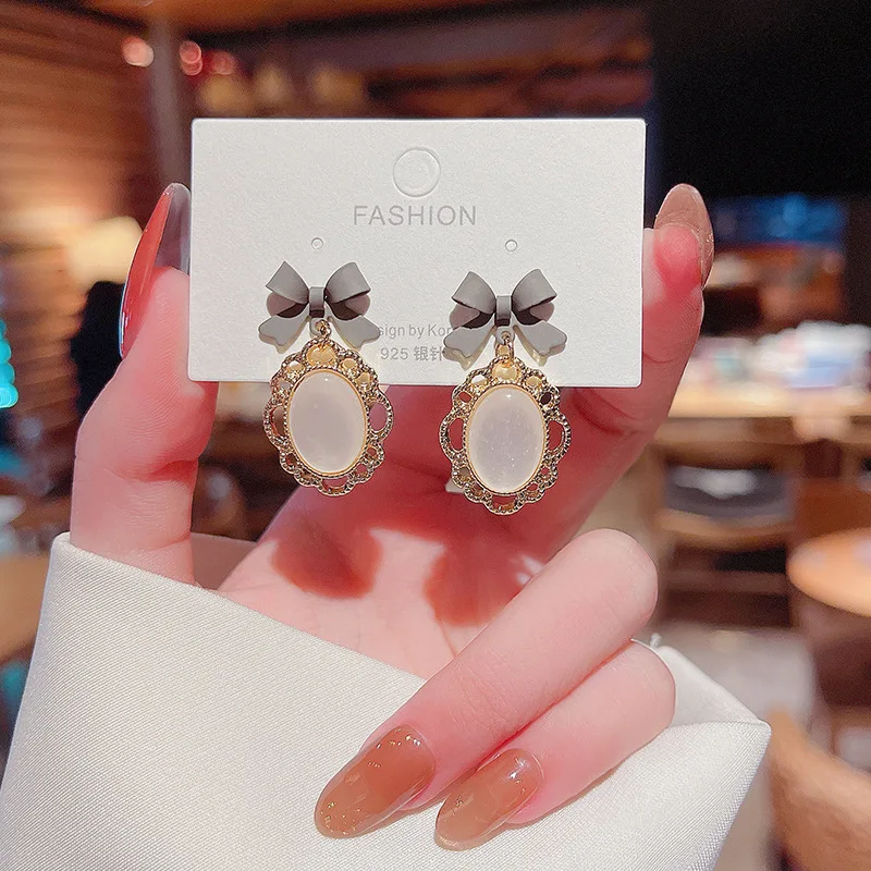 S925 Silvers Retro Bow Earrings Female Cool Temperament Fashion Opal Woman Party Earring Jewellery Wholesale
S925 Silvers Retro Bow Earrings Female Cool Temperament Fashion Opal Woman Party Earring Jewellery Wholesale