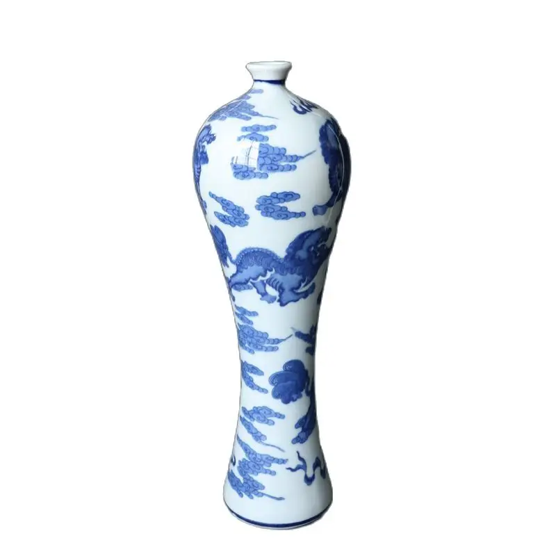 Jingdezhen antique porcelain blue and white lion figure plum vase home decoration
Jingdezhen antique porcelain blue and white lion figure plum vase home decoration