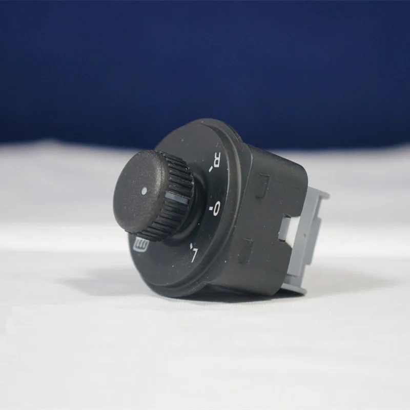 Хромированный переключатель для зеркала заднего вида S/koda O/ctavia 
Хромированный переключатель для зеркала заднего вида S/koda O/ctavia