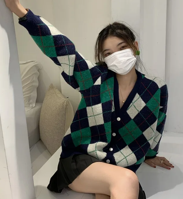 2021 Autumn Winter New Women Buttons Knitted Cardigan Female Loose Long Sleeve Shirt Sweater Green Blue Camel Patchwork Casual
2021 Autumn Winter New Women Buttons Knitted Cardigan Female Loose Long Sleeve Shirt Sweater Green Blue Camel Patchwork Casual