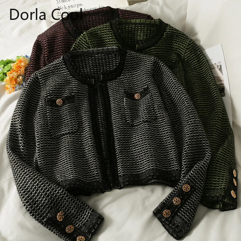 Retro Designer Cardigans For Women Short Knitted Sweaters Plaid O-neck Pocket Luxury Metal Button Coats Lady's Casual Office Top
Retro Designer Cardigans For Women Short Knitted Sweaters Plaid O-neck Pocket Luxury Metal Button Coats Lady's Casual Office Top
