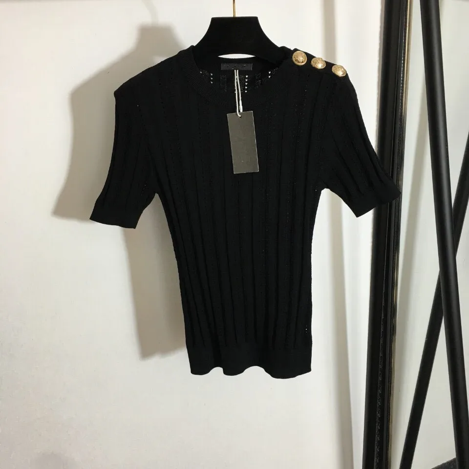 2021 new women's summer short slim-fit T-shirt, high-quality brand knitwear, casual button decoration top
2021 new women's summer short slim-fit T-shirt, high-quality brand knitwear, casual button decoration top