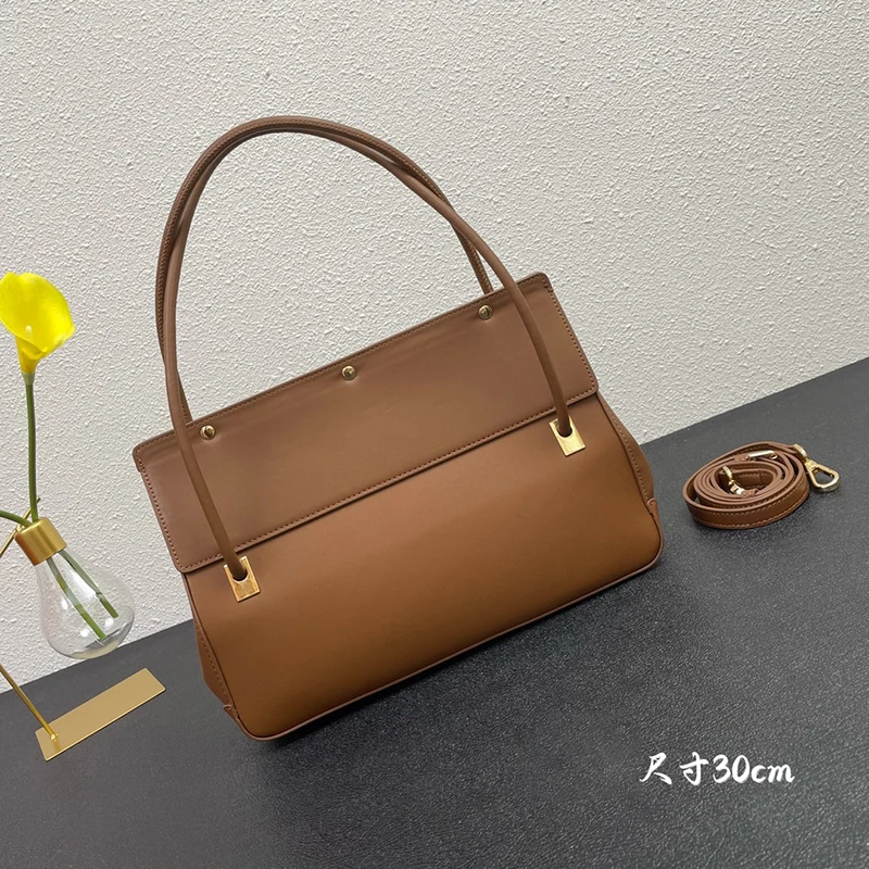 New style explosive leather square unique design diagonal bag women simple fashion all-match handbag
New style explosive leather square unique design diagonal bag women simple fashion all-match handbag