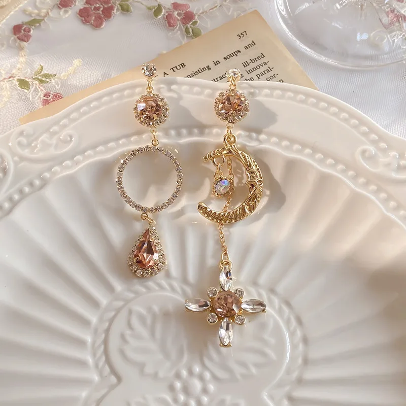 LOVOACC Delicate Asymmetry Full Shinning Rhinestone Waterdrop Floral Pendant Earrings for Women Ladies Luxury Accessories
LOVOACC Delicate Asymmetry Full Shinning Rhinestone Waterdrop Floral Pendant Earrings for Women Ladies Luxury Accessories