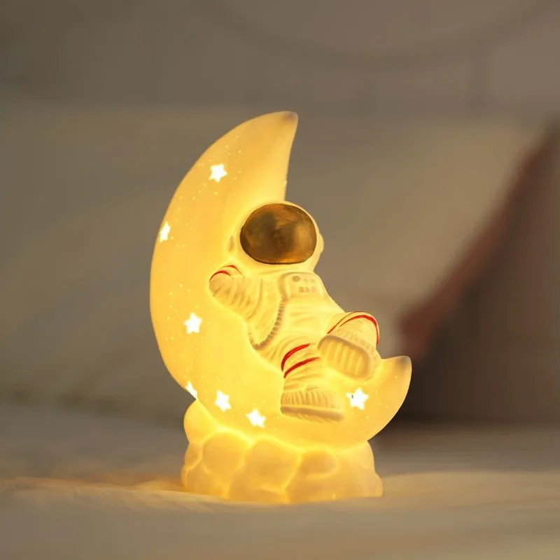 Ceramic Hollow Night Lamp Bedside Girl Heart Cute Design Atmosphere Sense Bedroom Warm Gift Healing Decorative Lamp
Ceramic Hollow Night Lamp Bedside Girl Heart Cute Design Atmosphere Sense Bedroom Warm Gift Healing Decorative Lamp