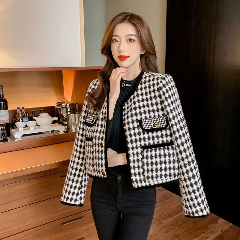 Autumn and Winter 2021 New French Tweed Short Vintage Cardigan Jacket Women's Jacket
Autumn and Winter 2021 New French Tweed Short Vintage Cardigan Jacket Women's Jacket