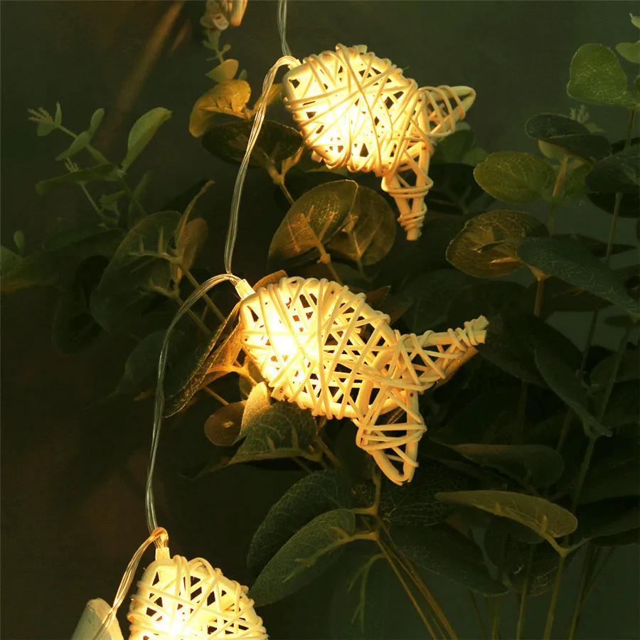 Рождественская светодиодная гирсветильник из ротанга, сказочное украшение для дома в виде сердца и звезд, на батарейках для вечерние ринки,...
Рождественская светодиодная гирсветильник из ротанга, сказочное украшение для дома в виде сердца и звезд, на батарейках для вечерние ринки,...