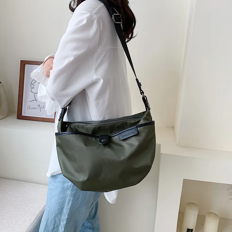 Messenger Bag Nylon Oxford Cloth Simple and Lightweight One-shoulder Handbags Ladies Small Bags Leisure Travel Backpack Tide
Messenger Bag Nylon Oxford Cloth Simple and Lightweight One-shoulder Handbags Ladies Small Bags Leisure Travel Backpack Tide