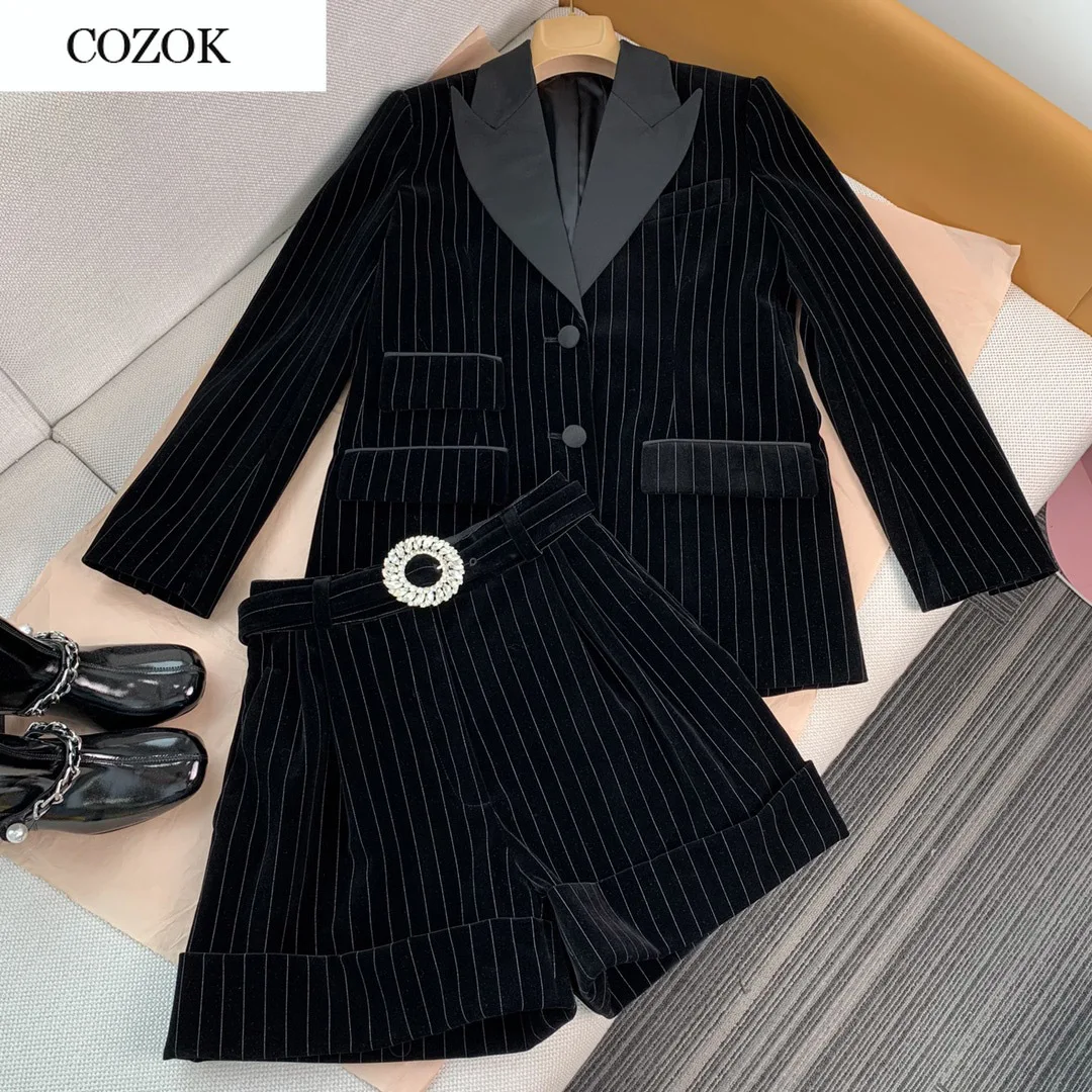 2021 new women fashion striped suit long-sleeved velvet suit jacket + shorts 2-piece set
2021 new women fashion striped suit long-sleeved velvet suit jacket + shorts 2-piece set