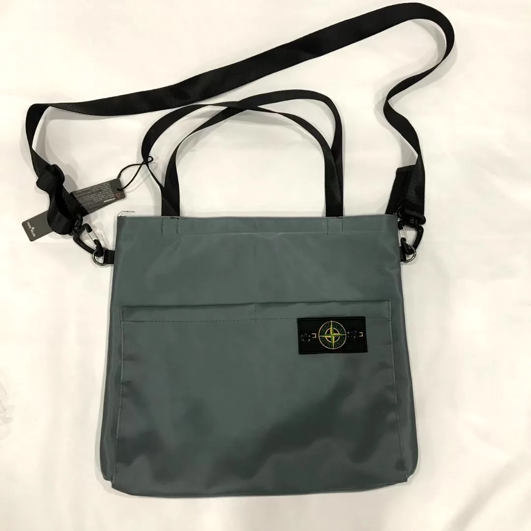 2020 STONE ISLAND Tooling Messenger Bag, One-shoulder Bag, Men's and Women's Bag
2020 STONE ISLAND Tooling Messenger Bag, One-shoulder Bag, Men's and Women's Bag