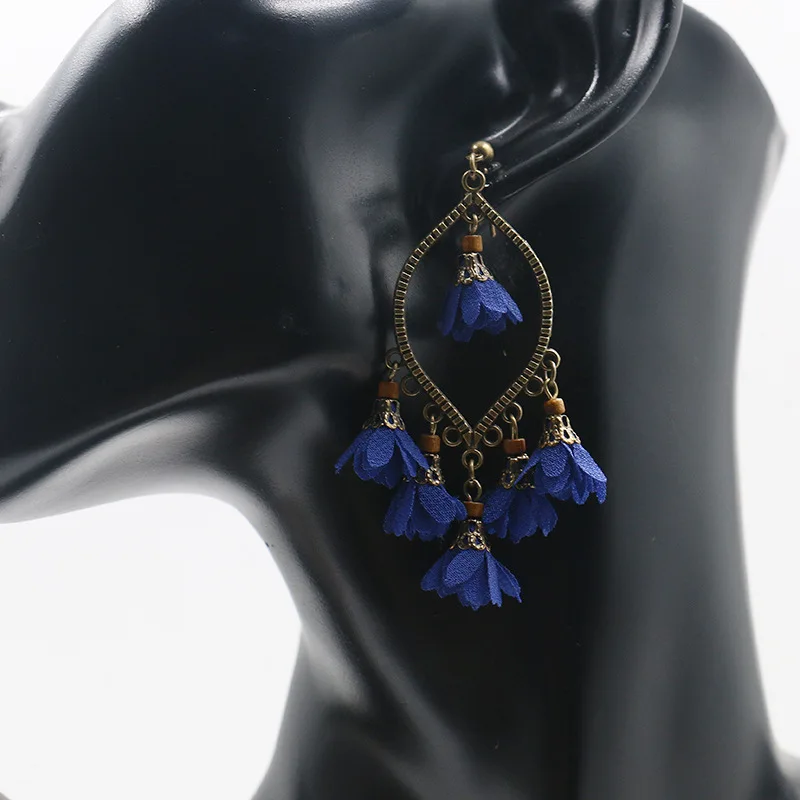 2020 new creative flower earrings female European and American best selling geometric chiffon pendant earrings
2020 new creative flower earrings female European and American best selling geometric chiffon pendant earrings