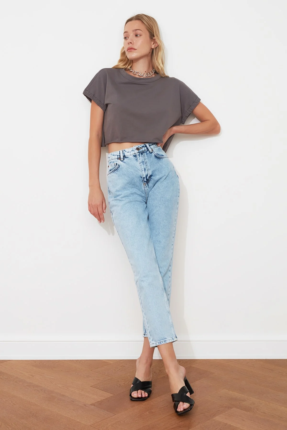 Women's jeans mom, casual streetwear, blue streetwear, ladies retro jeans, 2021,
Women's jeans mom, casual streetwear, blue streetwear, ladies retro jeans, 2021,
