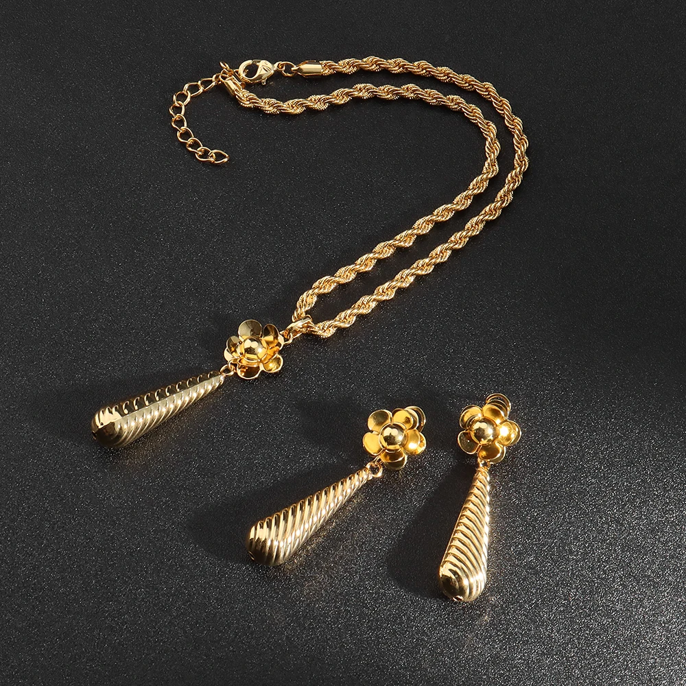 Indian Gold Plated Jewelry Set For Women Heart Necklace Earrings Set Accessories Fashion Copper Gilded Jewelry Gifts For Women
Indian Gold Plated Jewelry Set For Women Heart Necklace Earrings Set Accessories Fashion Copper Gilded Jewelry Gifts For Women