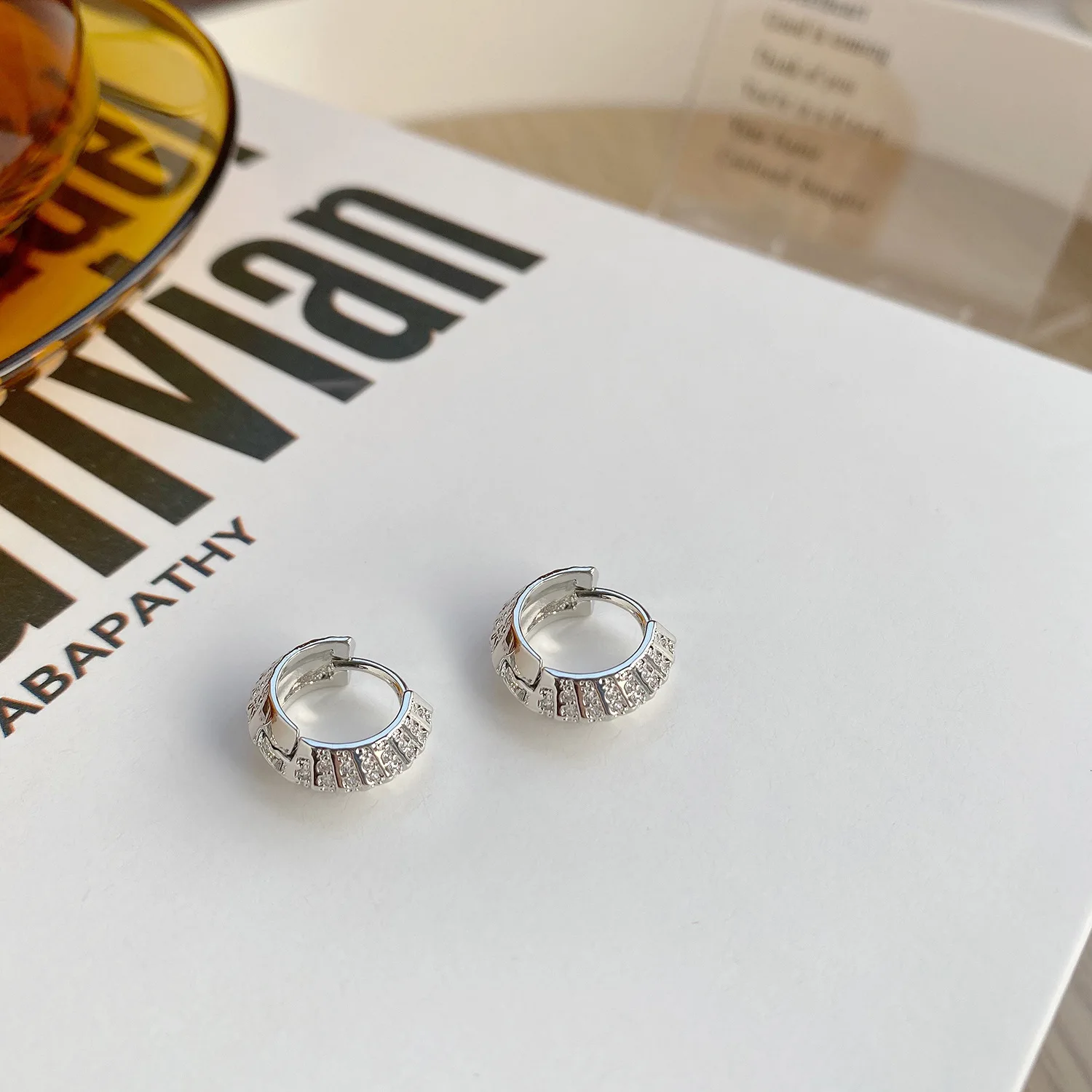 New jewelry design Ins Hot Sale 14K Real Gold Wild Personality Metal Stud Earrings for Women Cubic Zircon ZC Earrings
New jewelry design Ins Hot Sale 14K Real Gold Wild Personality Metal Stud Earrings for Women Cubic Zircon ZC Earrings