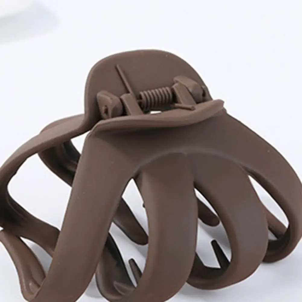 Hairpins Girls Geometric Frosted Hair Claw Clamps Hair Crab Shape Hair Claw Clip Solid Color Hairpin Large Hair Clips Headwear
Hairpins Girls Geometric Frosted Hair Claw Clamps Hair Crab Shape Hair Claw Clip Solid Color Hairpin Large Hair Clips Headwear