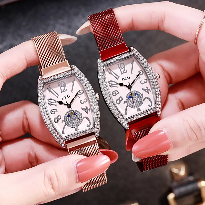 2021 Top Brand Women Bracelet Watches Ladies Love Leather Strap Rhinestone Quartz Wrist Watch Luxury Fashion Quartz Watch
2021 Top Brand Women Bracelet Watches Ladies Love Leather Strap Rhinestone Quartz Wrist Watch Luxury Fashion Quartz Watch