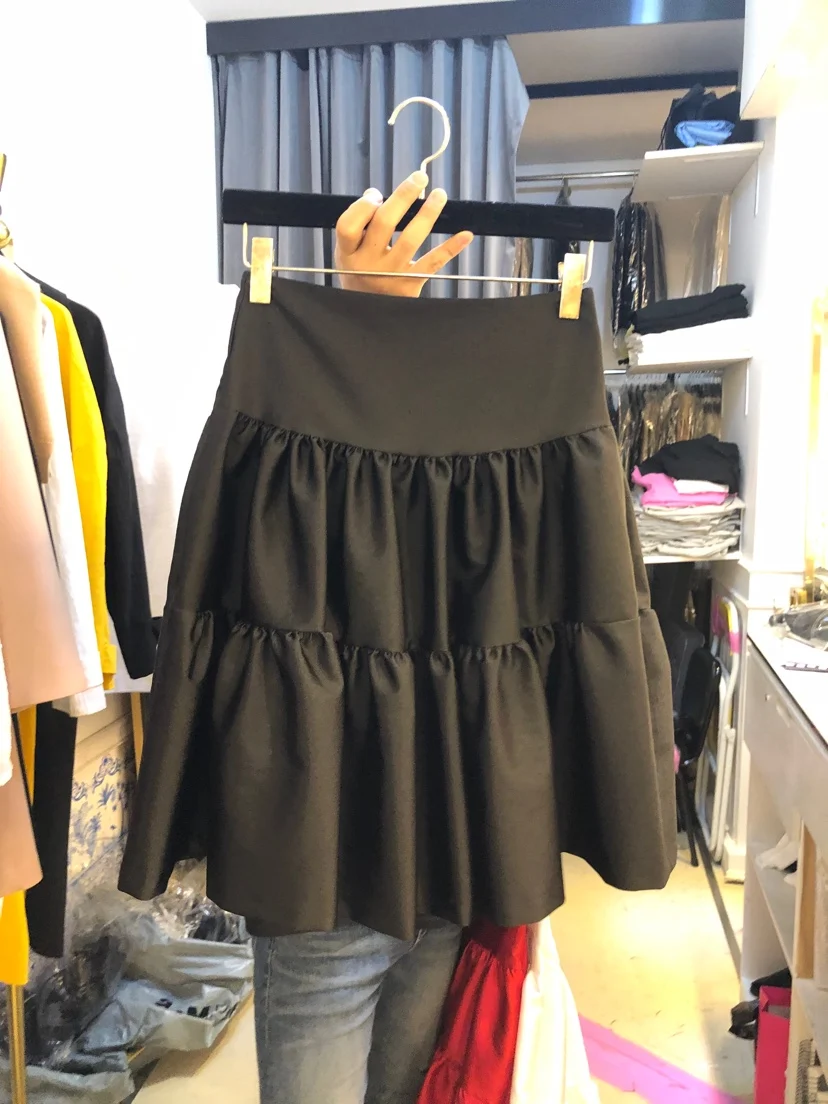 Women's 2021 summer new Korean version of pure color elastic high waist A-line skirt female short skirt trend
Women's 2021 summer new Korean version of pure color elastic high waist A-line skirt female short skirt trend