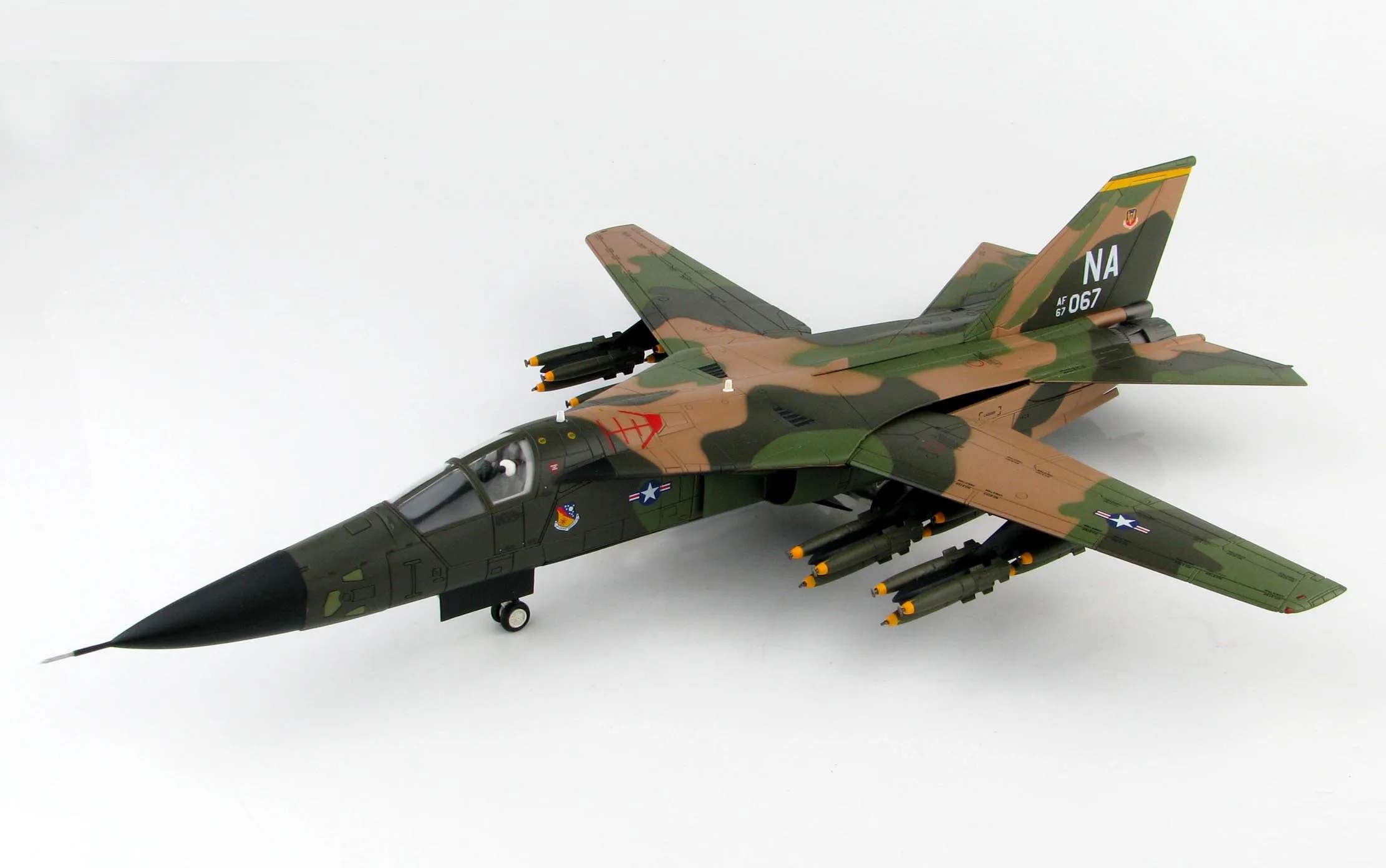 1/72 сплава модели самолетов ВВС США F-111A F111 Aardvark истребитель войны во Вьетнаме дома Дисплей коллекция игрушка в подарок Бесплатная доставка
1/72 сплава модели самолетов ВВС США F-111A F111 Aardvark истребитель войны во Вьетнаме дома Дисплей коллекция игрушка в подарок Бесплатная доставка