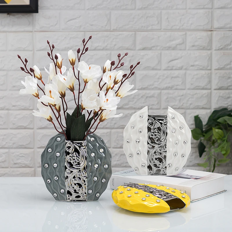 High quarity European Modern Fashion Ceramic Flower Vase fashion home wedding decoration creative TV desk accessories crafts
High quarity European Modern Fashion Ceramic Flower Vase fashion home wedding decoration creative TV desk accessories crafts