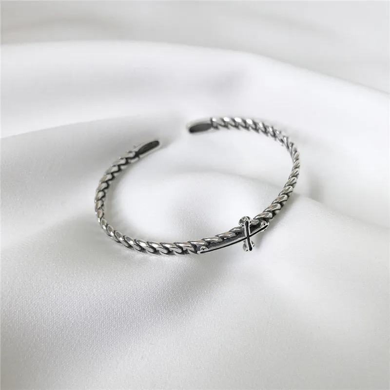 RUIYI European American Style Women Luxury Real 925 Sterling Silver Bangles Vintage Distressed Cross Handmade Weaving Bracelet
RUIYI European American Style Women Luxury Real 925 Sterling Silver Bangles Vintage Distressed Cross Handmade Weaving Bracelet