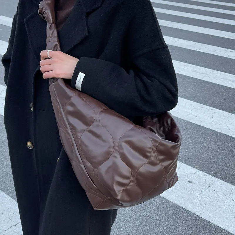 Casual Hobos Women Shoulder Bags Thread Designer Qulited ladies Handbag Luxury Pu Leather Crossbody Bag Large Totes coffee bolsa
Casual Hobos Women Shoulder Bags Thread Designer Qulited ladies Handbag Luxury Pu Leather Crossbody Bag Large Totes coffee bolsa