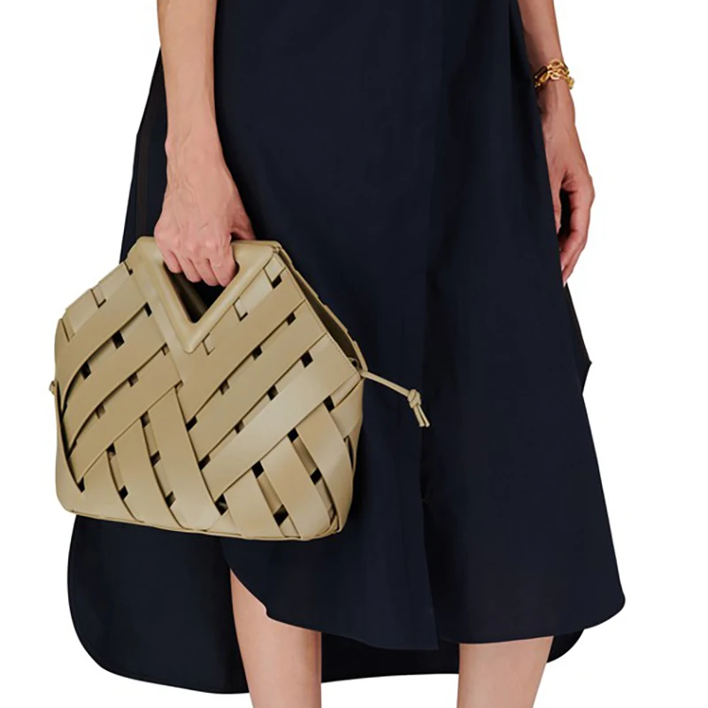 Brand Hollow Woven Basket Bag Inverted Triangular Pu Leather Women Handbag Designer High Quality Summer Beach Bucket Purses 2022
Brand Hollow Woven Basket Bag Inverted Triangular Pu Leather Women Handbag Designer High Quality Summer Beach Bucket Purses 2022