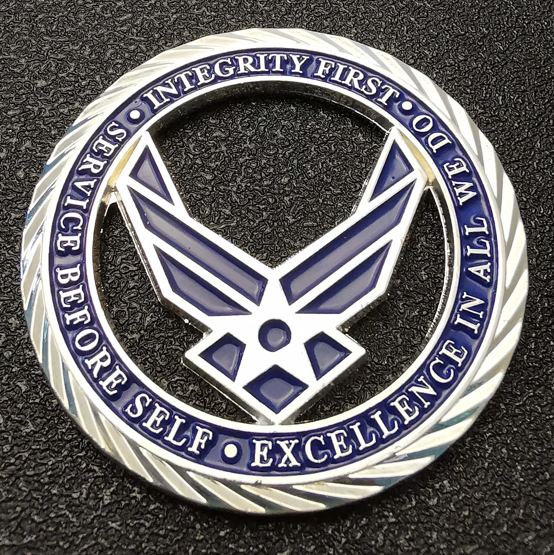 Silver Plated United States Air Force Core Values Commemorative Challenge Coin Art Craft Navy Hollow Out Commemorative Coin
Silver Plated United States Air Force Core Values Commemorative Challenge Coin Art Craft Navy Hollow Out Commemorative Coin