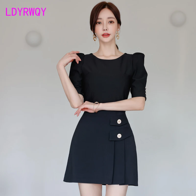 LDYRWQY 2021 summer new style Korean temperament round neck slim back zipper top + fashion skirt two-piece suit
LDYRWQY 2021 summer new style Korean temperament round neck slim back zipper top + fashion skirt two-piece suit