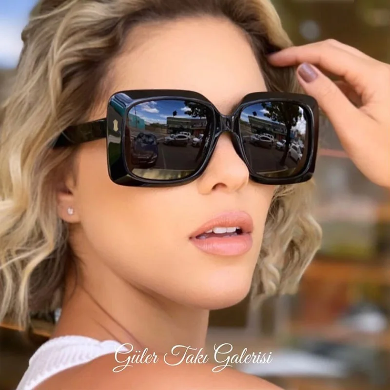 2020 Large Oversized Sunglasses Women Retro Brand Designer Square Sun Glasses Female Shades Eyewear Big Metal Arm Glasses UV400
2020 Large Oversized Sunglasses Women Retro Brand Designer Square Sun Glasses Female Shades Eyewear Big Metal Arm Glasses UV400
