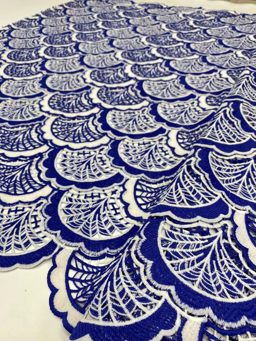 (5yards/pc) Newest blue white African cord lace fabric two colors water soluble guipure lace soft for party dress WZZ022
(5yards/pc) Newest blue white African cord lace fabric two colors water soluble guipure lace soft for party dress WZZ022