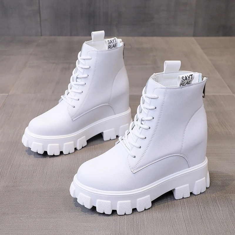 Женские полусапожки на толстом каблуке, в британском стиле
Женские полусапожки на толстом каблуке, в британском стиле