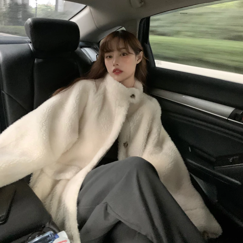 Lucyever Sweet White Faux Fur Coat Women Winter Thick Warm Stand Collar Furry Overcoat Korean Style Button Faux Fur Jacket New
Lucyever Sweet White Faux Fur Coat Women Winter Thick Warm Stand Collar Furry Overcoat Korean Style Button Faux Fur Jacket New