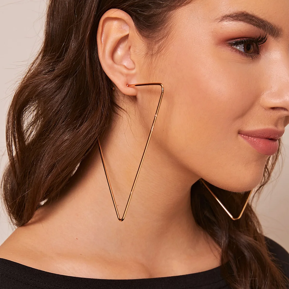 Fashion personality earrings for women with exaggerated alloy triangle earrings women's metal geometric earrings wholesale
Fashion personality earrings for women with exaggerated alloy triangle earrings women's metal geometric earrings wholesale