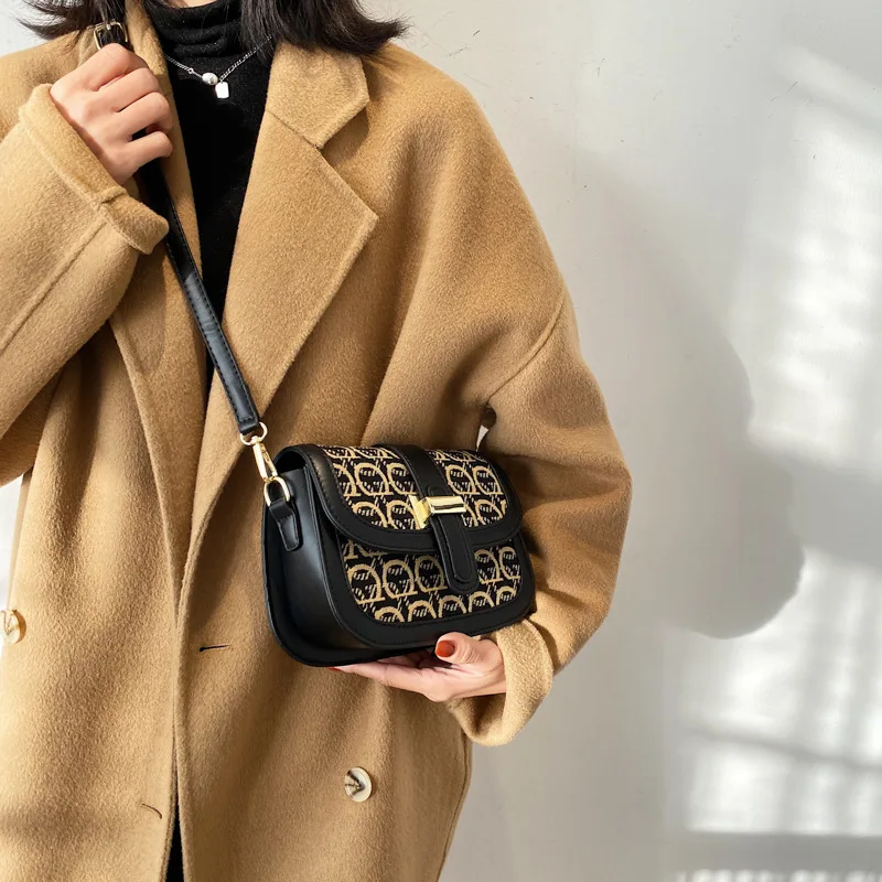 2021 New Summer Products French Female Fashion Letter Embroidery Magnetic Buckle One-shoulder Cross-body Saddle Bag
2021 New Summer Products French Female Fashion Letter Embroidery Magnetic Buckle One-shoulder Cross-body Saddle Bag