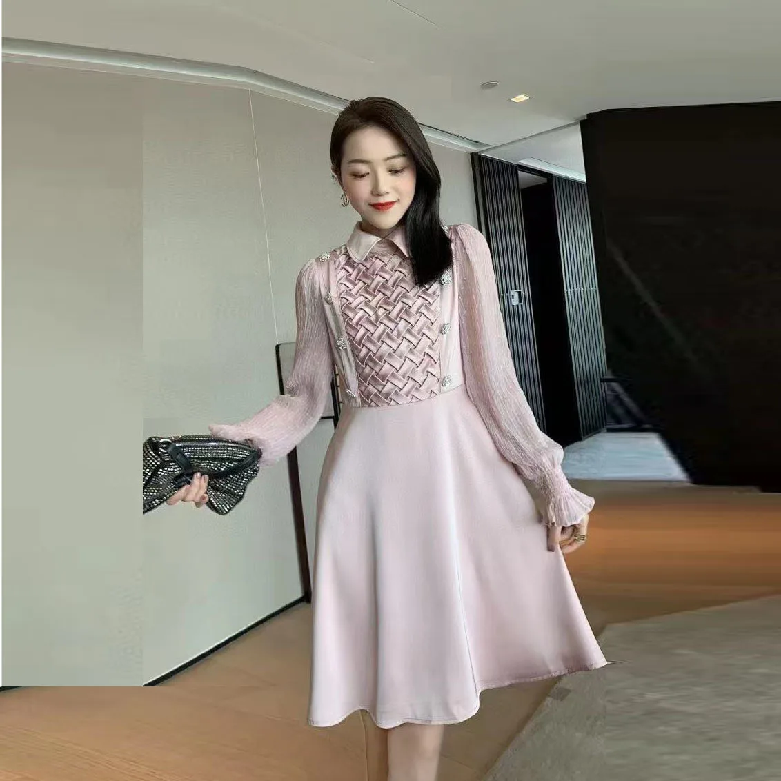 Temperament dress women's 2021 spring new fashion design sense knitting baby collar bubble sleeve slim fitting dress
Temperament dress women's 2021 spring new fashion design sense knitting baby collar bubble sleeve slim fitting dress