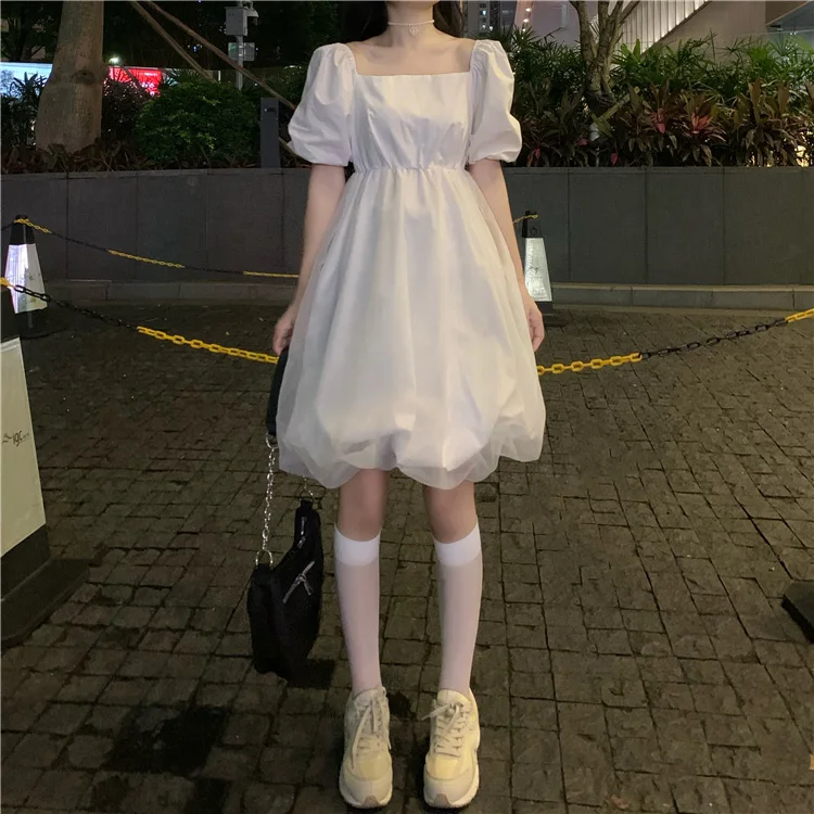 2020 new summer sweet short waist slimming summer square neck mesh puff sleeve French puffy dress
2020 new summer sweet short waist slimming summer square neck mesh puff sleeve French puffy dress