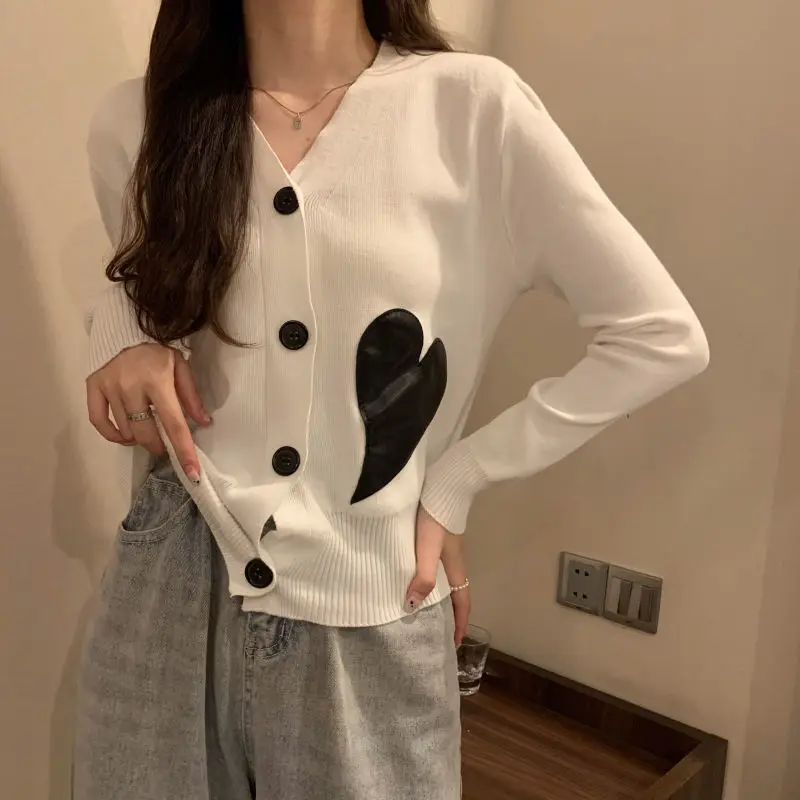 Women's Knitted Cardigan Heart Applique Thin Sweater Coat Retro Autumn Winter Pure Color Crochet Top Wholesale Lady Clothing
Women's Knitted Cardigan Heart Applique Thin Sweater Coat Retro Autumn Winter Pure Color Crochet Top Wholesale Lady Clothing