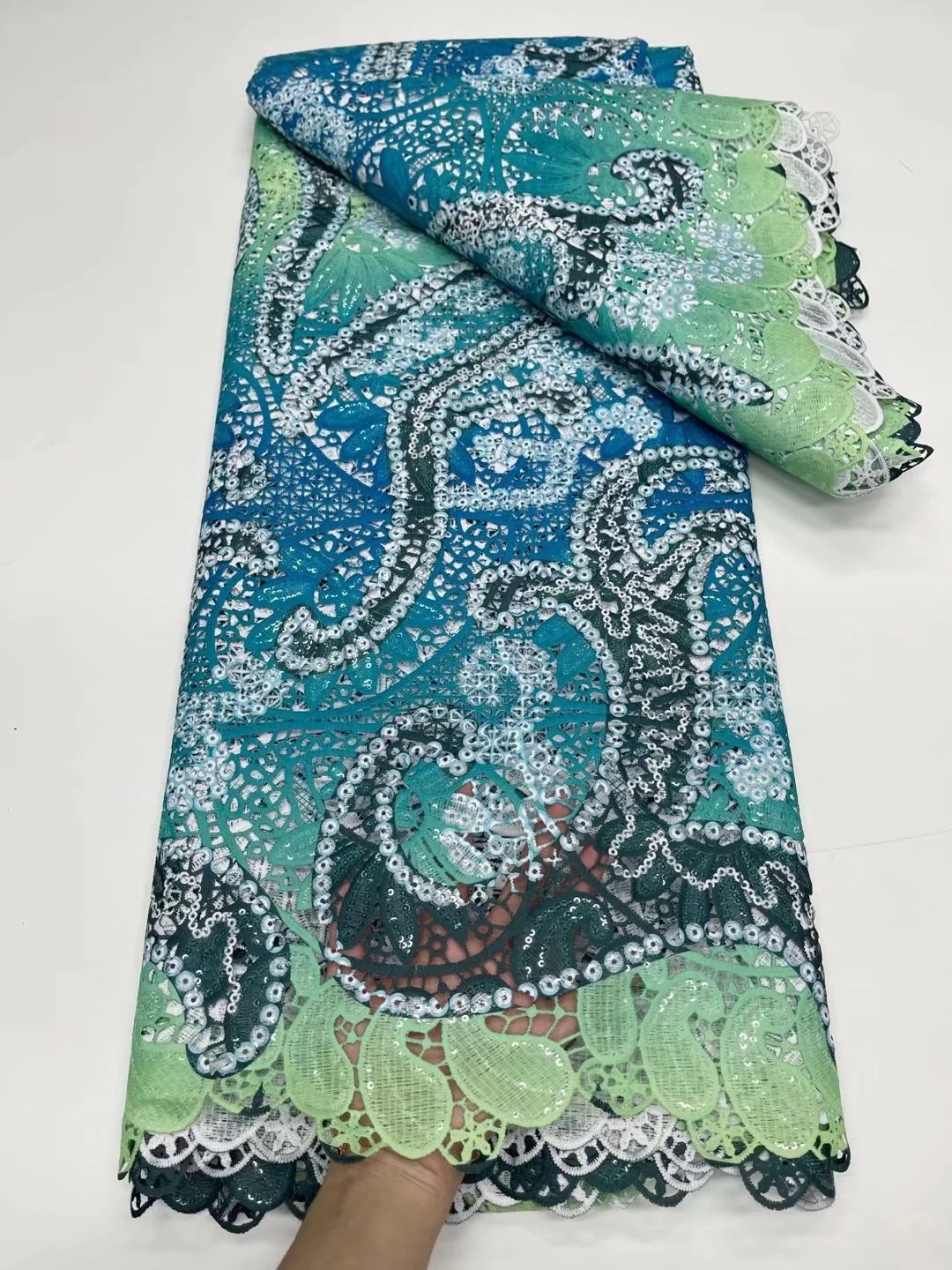 Top quality multicolor african embroidery cord lace fabric printing beautiful embroidered guipure lace fabric for party dress
Top quality multicolor african embroidery cord lace fabric printing beautiful embroidered guipure lace fabric for party dress