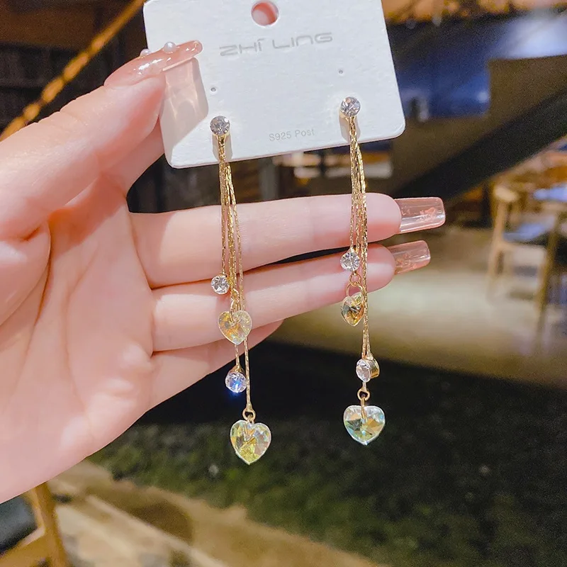 Silver Needle Korean Version of The Net Red Chain Love Crystal Earrings Female Earrings Temperament Ear Jewelry New Earrings
Silver Needle Korean Version of The Net Red Chain Love Crystal Earrings Female Earrings Temperament Ear Jewelry New Earrings
