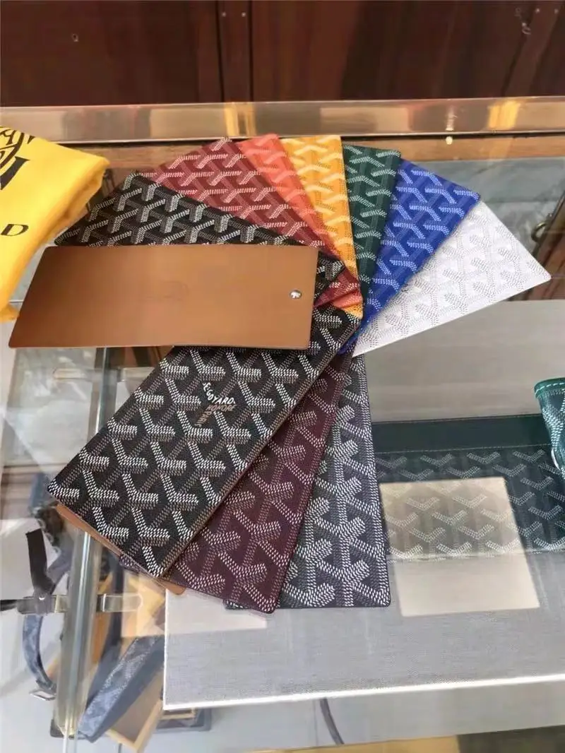 2020 hot sale Luxury Famous brand upgraded leather card package temperament high-end card package
2020 hot sale Luxury Famous brand upgraded leather card package temperament high-end card package