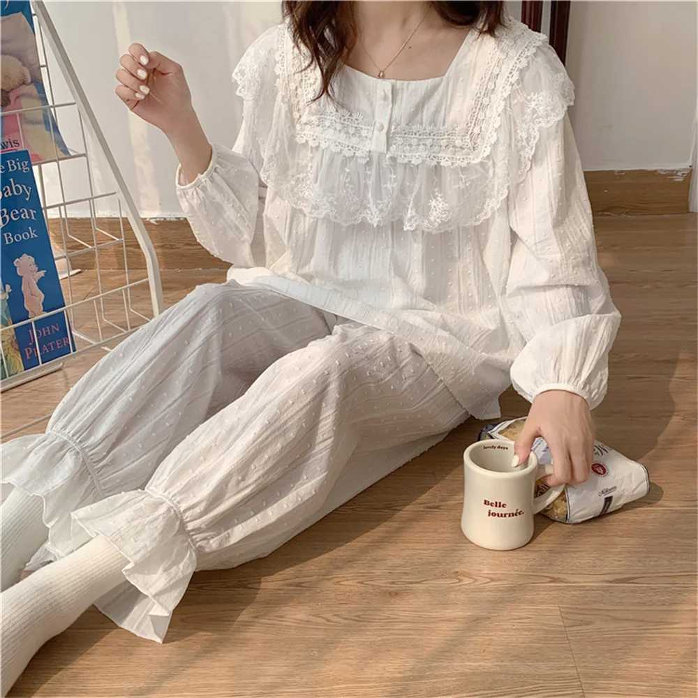 대한민국 White Cotton Retro Women Pajama Suit 2021 Sweet Home Wear Casual Autumn 2021 Princess Lace Comfortable Sleep Clothe
대한민국 White Cotton Retro Women Pajama Suit 2021 Sweet Home Wear Casual Autumn 2021 Princess Lace Comfortable Sleep Clothe