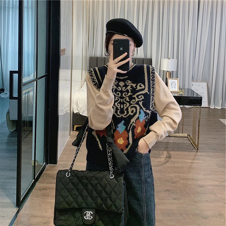 HsaWomen 2021 Fashion Tattoo Knitted Vest Sweater Sleeveless Side Vents Female Waistcoat Chic Tops Retro Sweater Vest 
HsaWomen 2021 Fashion Tattoo Knitted Vest Sweater Sleeveless Side Vents Female Waistcoat Chic Tops Retro Sweater Vest