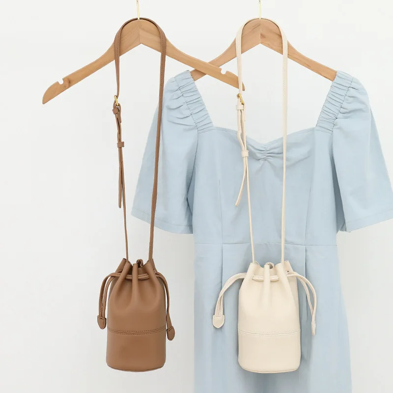 2021 New Soft PU Leather Shoulder Phone Bags for Women Korean Fashion Casual Retro Small Drawstring Crossbody Bags purse Handbag
2021 New Soft PU Leather Shoulder Phone Bags for Women Korean Fashion Casual Retro Small Drawstring Crossbody Bags purse Handbag