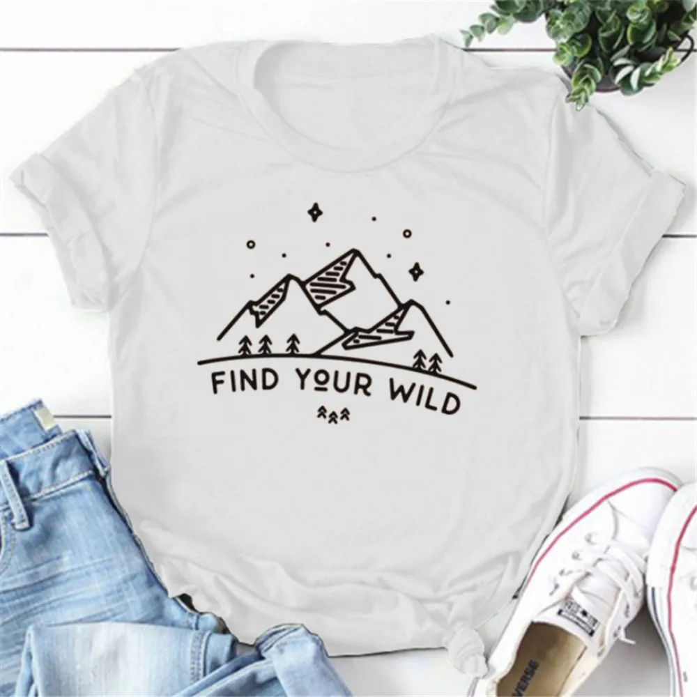 Футболка унисекс с коротким рукавом и надписью «Find Your Wild Adventure»
Футболка унисекс с коротким рукавом и надписью «Find Your Wild Adventure»