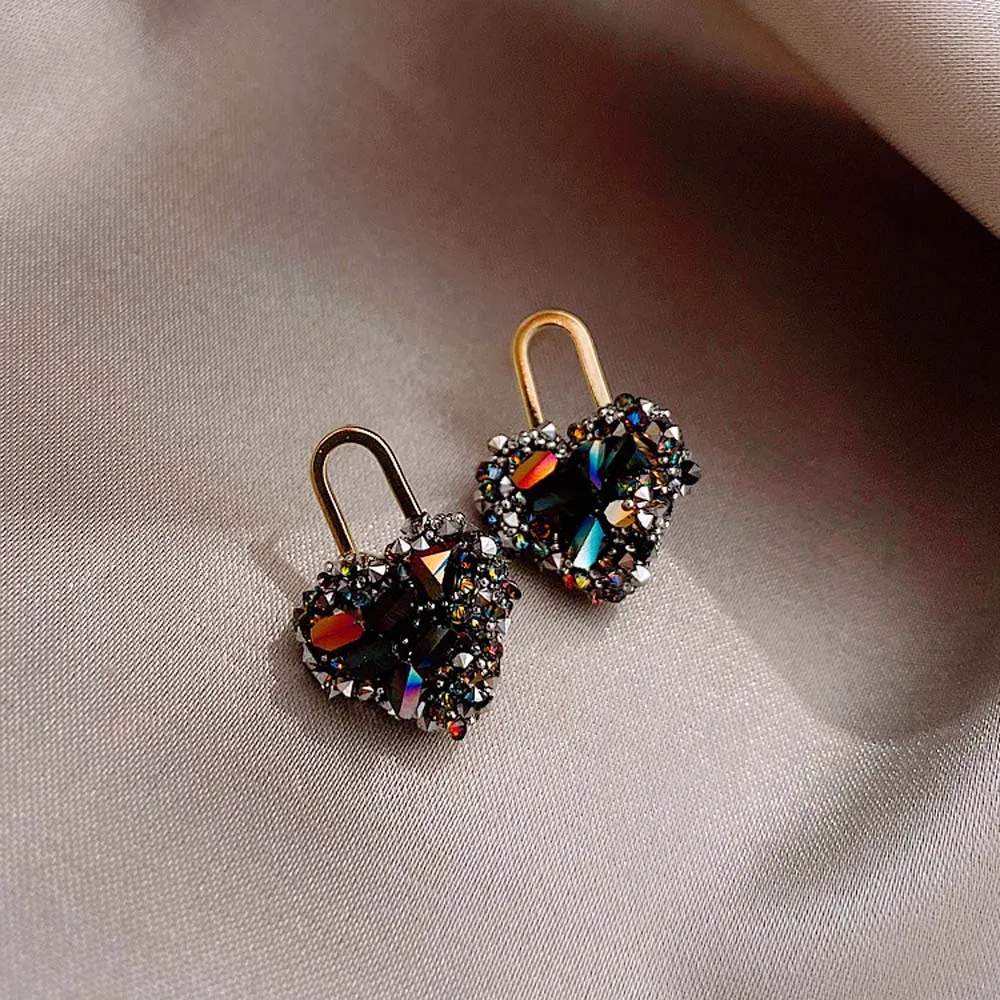 Classic Fashion Black Crystal Heart-shaped Drop Earrings for Women Exquisite Korean Earrings Dress Accessories Anniversary Gifts
Classic Fashion Black Crystal Heart-shaped Drop Earrings for Women Exquisite Korean Earrings Dress Accessories Anniversary Gifts