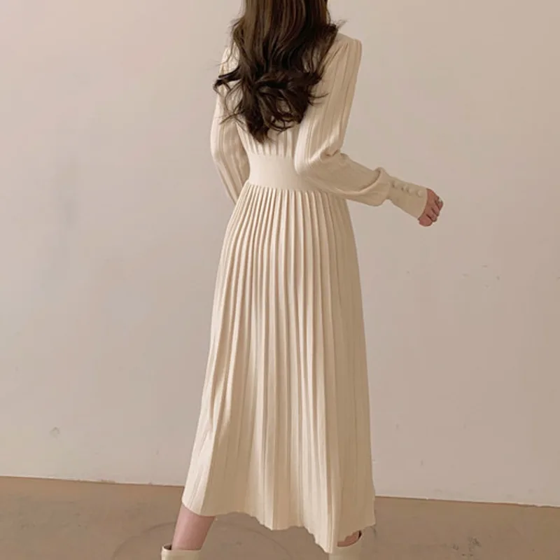 2021 Autumn New French Vintage Pleated Knitted Midi Dress Elegant Long Sleeve Slim Sweater Party Dress Vestidos De Mujer Casual 
2021 Autumn New French Vintage Pleated Knitted Midi Dress Elegant Long Sleeve Slim Sweater Party Dress Vestidos De Mujer Casual