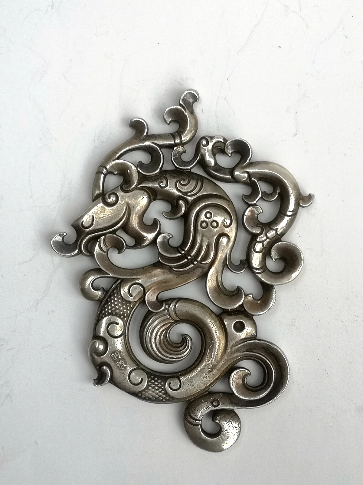YIZHU CULTUER ART Collection Old Chinese Tibetan Silver Carving Dragon Phenix Amulet Pendant Decoration Wonderful Gift
YIZHU CULTUER ART Collection Old Chinese Tibetan Silver Carving Dragon Phenix Amulet Pendant Decoration Wonderful Gift