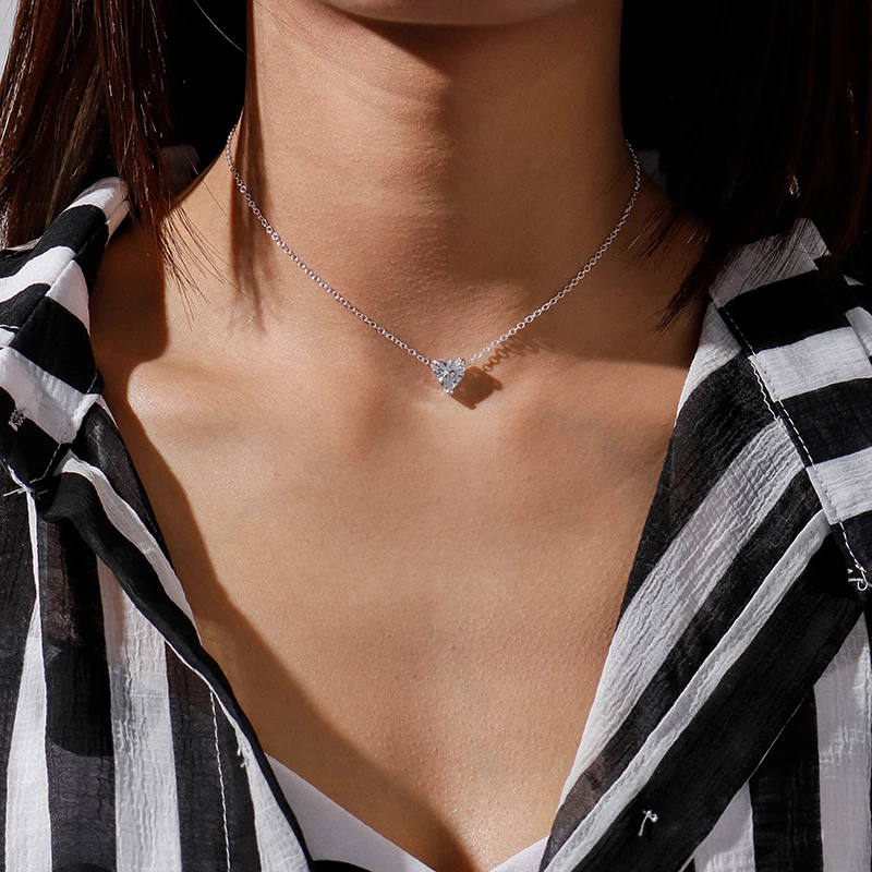 Luxurious Crystal Love Heart Choker Necklaces for Women GIrl Alloy Clavicle Chain Necklaces Pendants Couple Gifts Jewelry
Luxurious Crystal Love Heart Choker Necklaces for Women GIrl Alloy Clavicle Chain Necklaces Pendants Couple Gifts Jewelry
